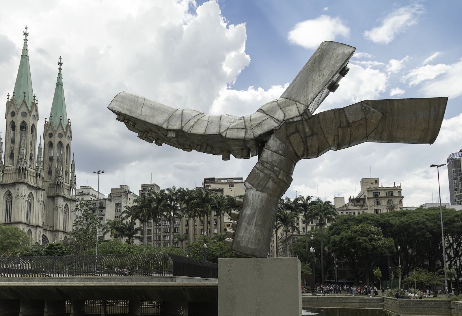 Obra de arte em espaço público restaurada pelo InfoArte Restauro em São Paulo